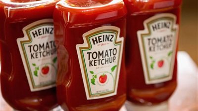لمواجهة الأمراض المزمنة والسمنة.. هاينز تتعهد بالتوقف عن استخدام الألوان الصناعية في منتجاتها بأمريكا