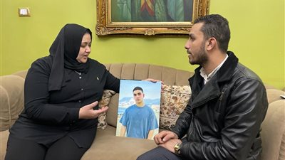 كان سندي وسري.. والدة طالب حادث المعادي: أصحابه قالولي ابنك كان طاير في الجو من شدة الخبطة |صور وفيديو