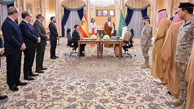 السعودية وإسبانيا توقعان مذكرة لبناء سفن قتالية متعددة المهام ورفع جاهزية القوات البحرية للرياض