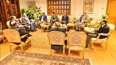 محافظ أسيوط يبحث التوسع في محطات الغاز الطبيعي والوقود السائل