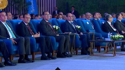 السيسي: بيتقال ليه بنبي ليه كباري وشبكة طرق.. وبقولهم لو معملتش كدة هبقى بظلم الجيل الحالي والقادم