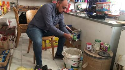 تحرك برلماني يطالب بكشف عصابة بيع أغذية ومشروبات مجهولة المصدر ومنتهية الصلاحية