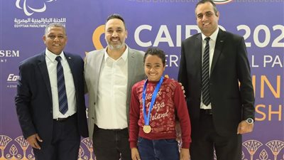 طفل أقصري من ذوي الاحتياجات الخاصة يحصد الميدالية الذهبية في بطولة مصر الدولية للسباحة