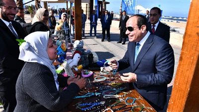 فتاة الأحجار الكريمة لـ القاهرة 24: وددت لو أهديت السيسي ذهبا.. وحجر الفيروز يشبه الرئيس