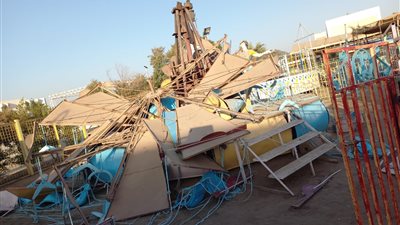 بينهم أطفال.. إصابة 8 أشخاص إثر سقوط ملاهي بمدينة الألومنيوم في نجع حمادي بـ قنا | صور