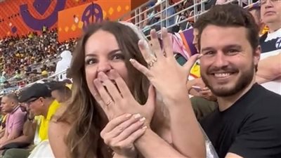 كسبت الرهان.. القصة الكاملة لحضور فتاة مباراة في كأس العالم 2022 بفستان الزفاف