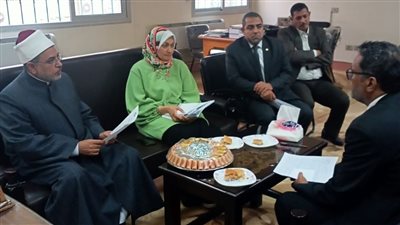 رئيس جامعة الأزهر يتفقد الأنشطة العلمية بـ كلية العلوم الإسلامية للوافدين