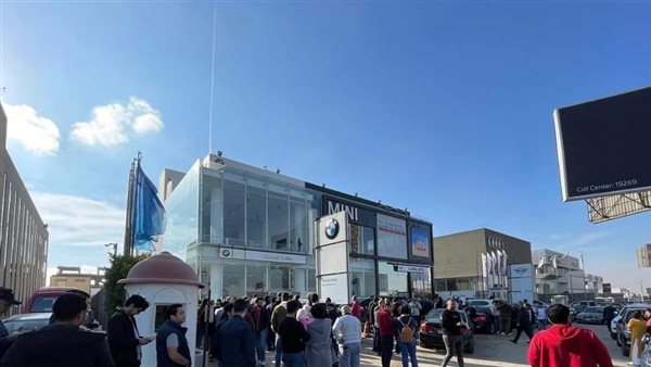 طوابير أمام وكيل