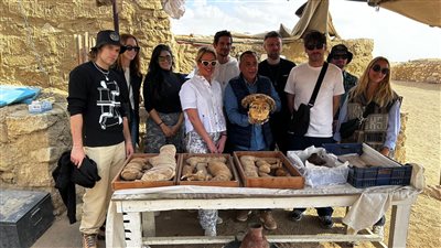 مسئولو دار الأزياء الفرنسية ديور وعددًا من المدونين العالميين في زيارة لمنطقة آثار سقارة | صور 