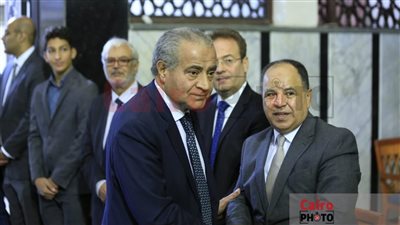 كبار رجال الدولة والشخصيات العامة يقدمون واجب العزاء في وفاة والدة زوجة وزير المالية 