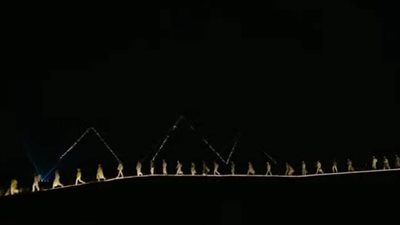 بدء عرض دار الأزياء الفرنسية ديور بمنطقة أهرامات الجيزة