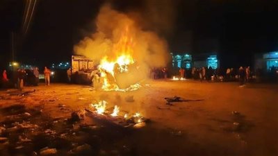 السيطرة على حريق نشب في سيارة نقل بالمحلة دون إصابات | صور