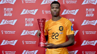 دومفريس يفوز بجائزة رجل مباراة هولندا وأمريكا في كأس العالم