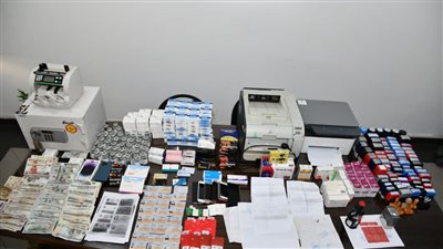 الرقابة الإدارية: ضبط نصاب انتحل صفة مسئول بـ جهة سيادية كون عصابة لتجارة الأدوية محظورة التداول