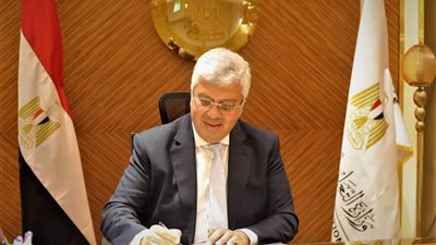 وزير التعليم العالي يصدر قرارا بتشكيل لجنة لدراسة مشاركة نقابة المهندسين في الاختبار الاختياري لمزاولة المهنة | خاص 