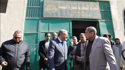 محافظ المنيا يتابع أعمال إحلال وتجديد الخط الرئيسي للمياه ويطمئن على توافر المخزون الاستراتيجي من السلع