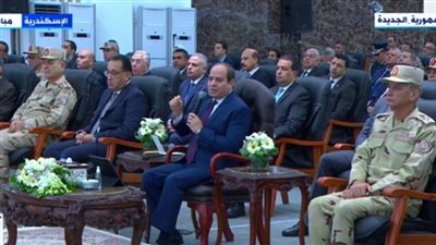 السيسي: بنحاول نعمل شبكة طرق تناسب الـ 100 مليون مصري لمدة 10 سنين جايين