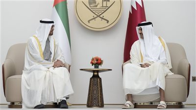 المدفعية القطرية تطلق 21 طلقة ترحيبا بأول زيارة للرئيس الإماراتي منذ بيان العلا