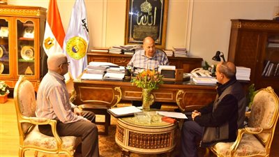 محافظ أسيوط يلتقي مسئولي الطب البيطري لمناقشة تشغيل المجازر الجديدة واستكمال خطة التطوير