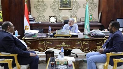محافظ المنيا يبحث مع رئيس الإدارة المركزية لإقليم وسط الصعيد الثقافي دعم الأنشطة والفعاليات الفنية