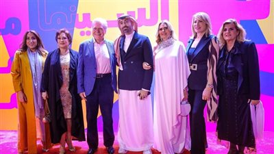 حسين فهمي يشاهد عرض النسخة المرممة من خلي بالك من زوزو في مهرجان البحر الأحمر السينمائي