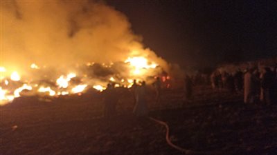 إصابة شخص بالاختناق في حريق بقش الأرز بالبحيرة