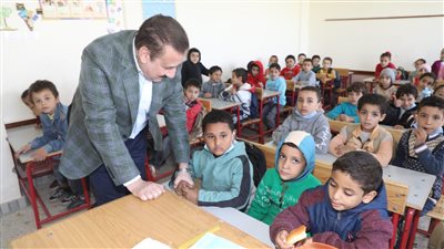 محافظ المنوفية يتابع المشروعات القومية ويفاجئ مدرسة بسمادون