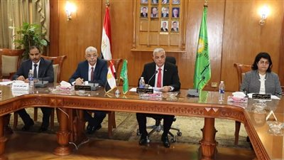 رئيس جامعة المنوفية يعقد الاجتماع الشهري للجنة المنشآت الجامعية