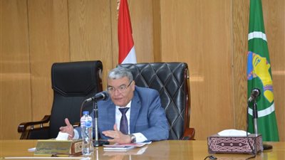 محافظ المنيا يترأس اجتماع اللجنة العليا لزراعة القمح لمناقشة الاستعدادات للموسم الجديد