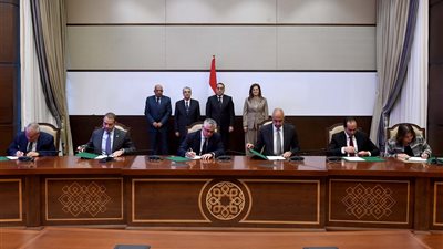 رئيس الوزراء يشهد توقيع 7 مذكرات تفاهم لبدء دراسات إنتاج الهيدروجين الأخضر