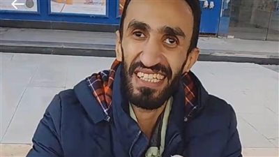 عندي إرادة وبمارس حياتي بشكل طبيعي.. قصة كفاح بائع سندوتشات كفيف بشارع الهرم| بث مباشر