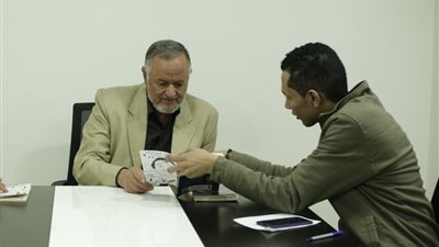 والد أحمد دومة: نناشد كل من بيده القرار العفو عنه.. وأقول للرئيس 9 سنوات قضاها في السجن هي عقوبة رادعة | حوار