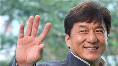 اليوم.. جاكي شان يشارك بجلسة حوارية ضمن فعاليات مهرجان البحر الأحمر السينمائي بالسعودية