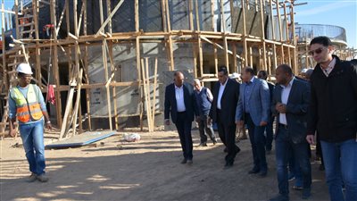 وزير التنمية المحلية ومحافظ أسوان يتفقدان مجمع مواقف وسويقات غرب وشرق مدينة كوم أمبو
