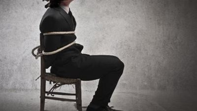 خد بضائع ومدفعش ثمنها.. تفاصيل القبض على 4 عاطلين احتجزوا مواطنا بمطروح