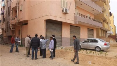 غلق وتشميع 21 محلًا تجاريًا بمدينة السادات لمخالفتها شروط التخصيص والتشغيل 