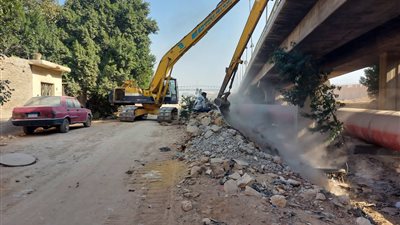 محافظة القاهرة ترفع 240 طن مخلفات في اليوم الأول من حملة تطهير مخرات السيول