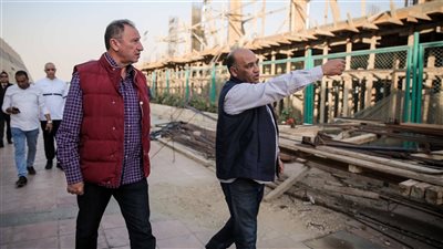 الخطيب يتفقد المدرج الجديد لملعب الناشئين بفرع الأهلي بمدينة نصر