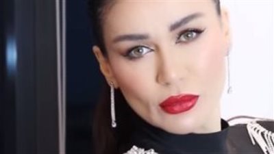 فيلر وجلسة تصوير جديدة.. نادين الراسي تعود لحياتها الطبيعية بعد صدمة وفاة شقيقها | صور