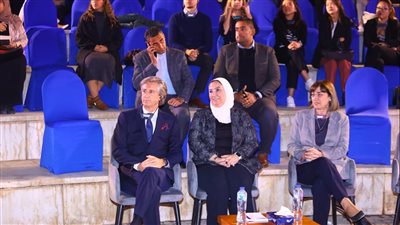 وزيرة التضامن تكرم عددًا من متطوعي قمة المناخ COP27 بشرم الشيخ 