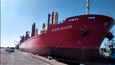 شحن 36 ألف طن أسمنت معبأ و5500 طن ملح عبر الأرصفة الجديدة لميناء شرق بورسعيد