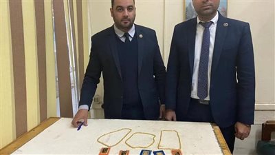 جمارك مطار القاهرة تضبط محاولة تهريب عدد من السبائك والسلاسل الذهبية