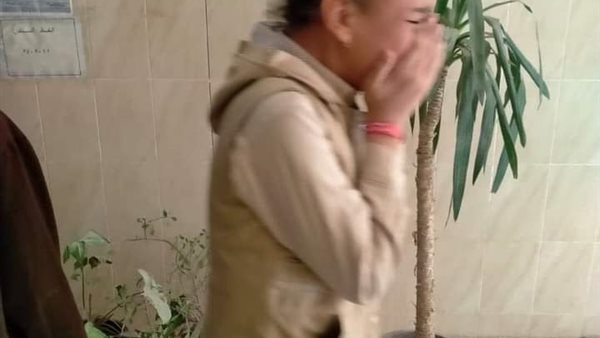 بكاء تلميذات مدرسة