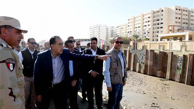 رئيس الوزراء يتفقد أعمال تنفيذ المرحلة الثانية لتطوير ترعة السويس بحي الجناين