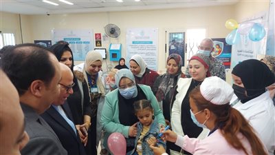 بـ البلالين والحلوى.. محافظ بورسعيد يُدشن الحملة القومية للتطعيم ضد شلل الأطفال | صور 