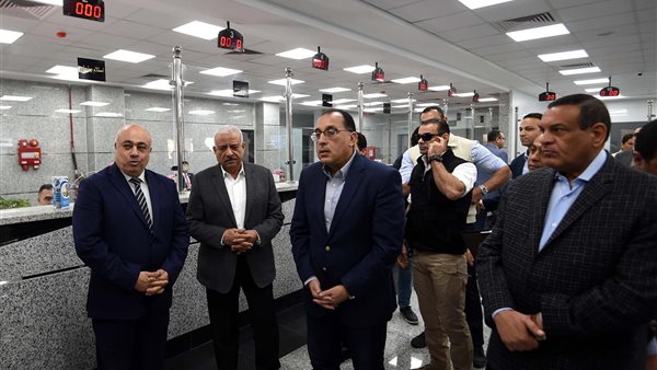 رئيس الوزراء يفتتح
