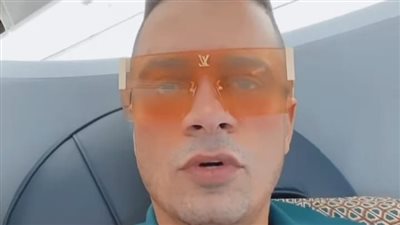 حسن شاكوش من الطائرة: حفلي بكرة في كأس العالم قطر 2022.. كله يرقص معانا 