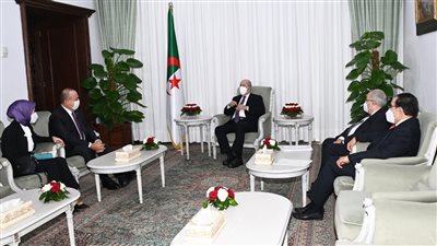 الرئيس الجزائري ووزير الخارجية التركي يبحثان الملف الليبي