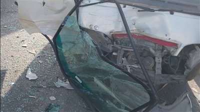 إصابة 3 أشخاص في حادث تصادم سيارتين بأسيوط | صور