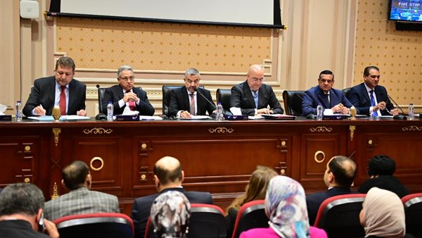 مناقشات حول قانون